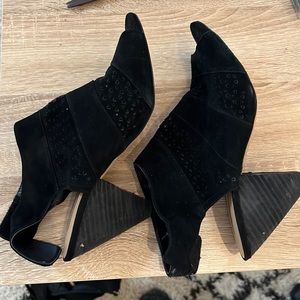 Audrey Brooke black 3 1/2” heels open toe suede with lace pattern size 8 1/2 $12